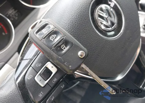 2017 Volkswagen Jetta 1.4T S z USA, uszkodzony, nr VIN 3VW2B7AJ3HM255024